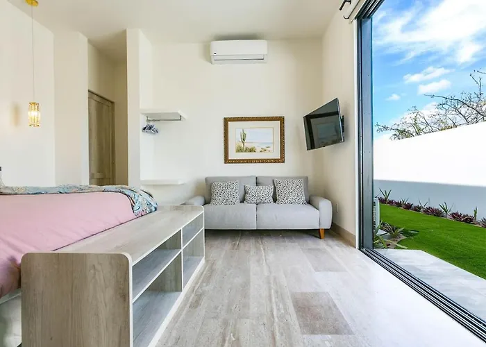 Luxurious Spacious Annd Private Steps Frm *