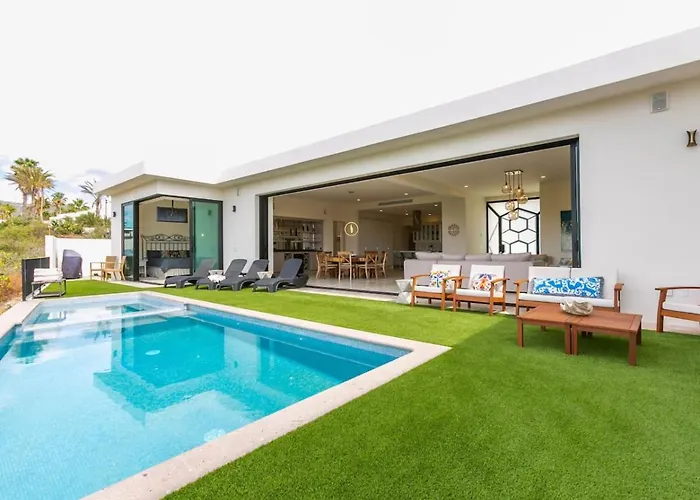 Villa Luxurious Spacious Annd Private Steps Frm *