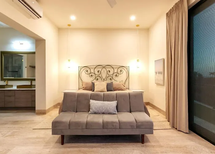Luxurious Spacious Annd Private Steps Frm