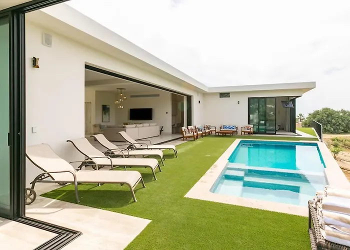 Luxurious Spacious Annd Private Steps Frm